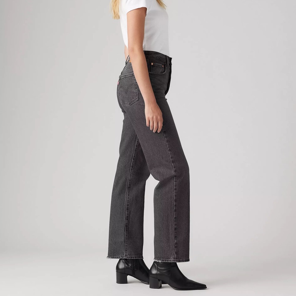 Levi's® Premium Ribcage Straight Ankle Color: Well Worn -Black Big E Size 28 EUC